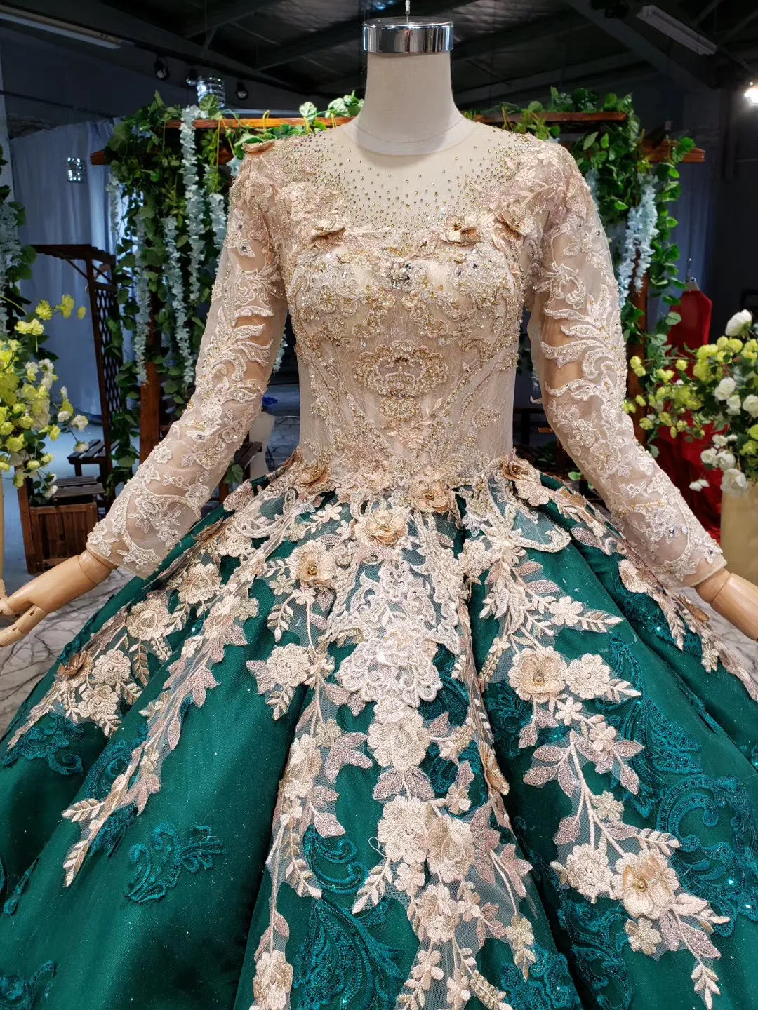 Long Sleeve Ball Gown Wedding Dress Appliques Beading Quinceanera Dresses PO075